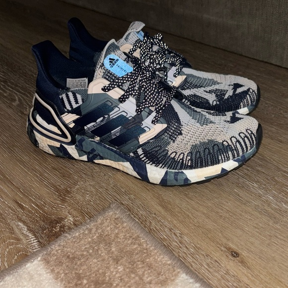 Adidas Ultraboost - Picture 1 of 5